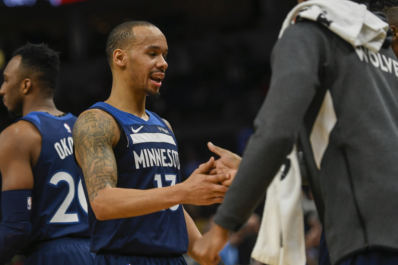 争议！NBA官宣威少假摔被罚款2000美元 球迷抱怨联盟太针对人（引发热议：NBA认定威少假摔罚款2000美元，球迷质疑联盟刻意针对）