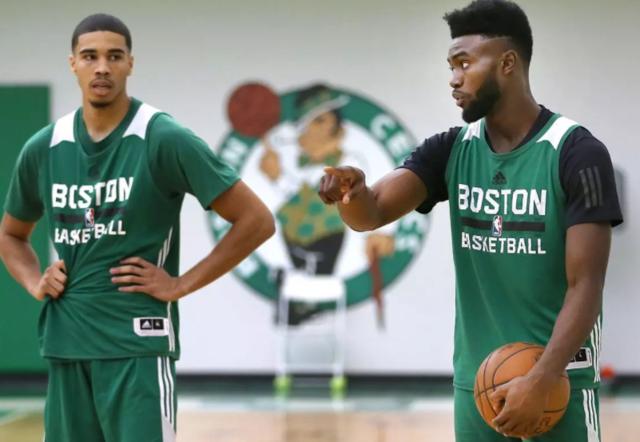 记者：巴萨寻找一名可靠的中卫，正密切关注格伊（记者：巴萨物色稳健中卫，正重点考察格伊）