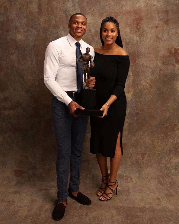 李霄鹏告别青岛海牛：战术调整与未来展望（李霄鹏离任青岛海牛：战术变革与前路思考）