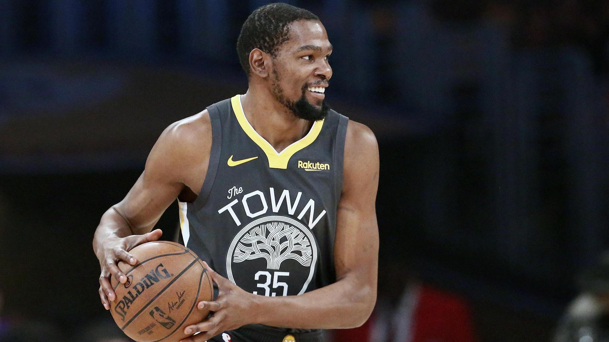 波兰主帅：要帮扎莱夫斯基找回状态；我觉得莱万还没决定未来（波兰主帅：将助扎莱夫斯基重拾状态，莱万未来尚未敲定）