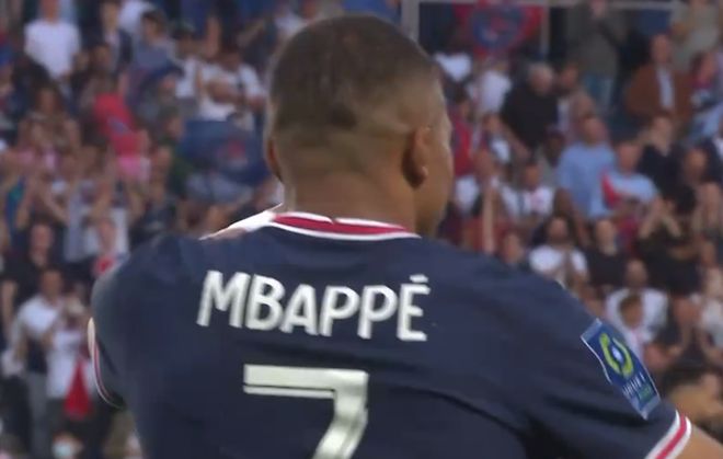 庞峥麟表现抢眼，助力球队上半场保持领先（庞峥麟发挥出色，助球队半场领先）