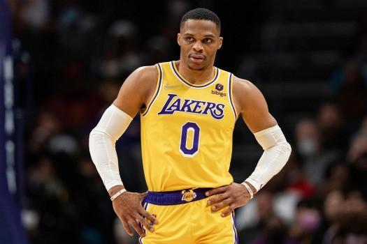 足球中国球员转会费再创新高（中国足球球员转会费再度刷新纪录）