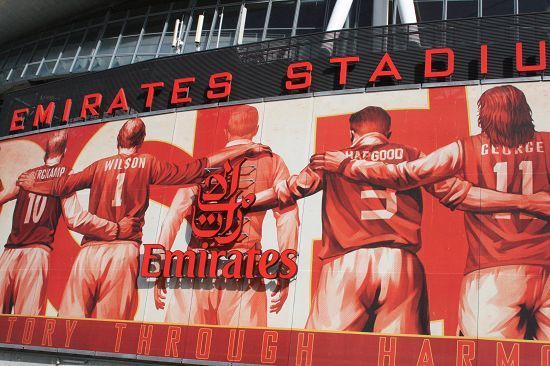 新秀闪耀，弧顶绝妙传球展现团队魅力（新人表现抢眼，弧顶妙传诠释团队风采）